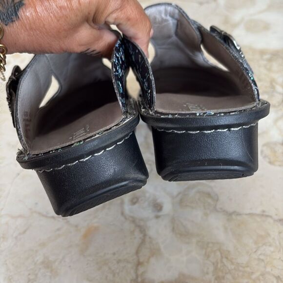 Alegria Classic Work Floral Print Leather Clogs - Picture 10 of 13